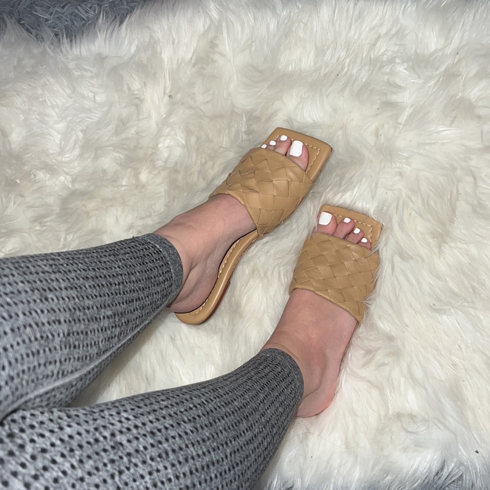 🎀Women’s Square Toe Sandals, Size 7🎀